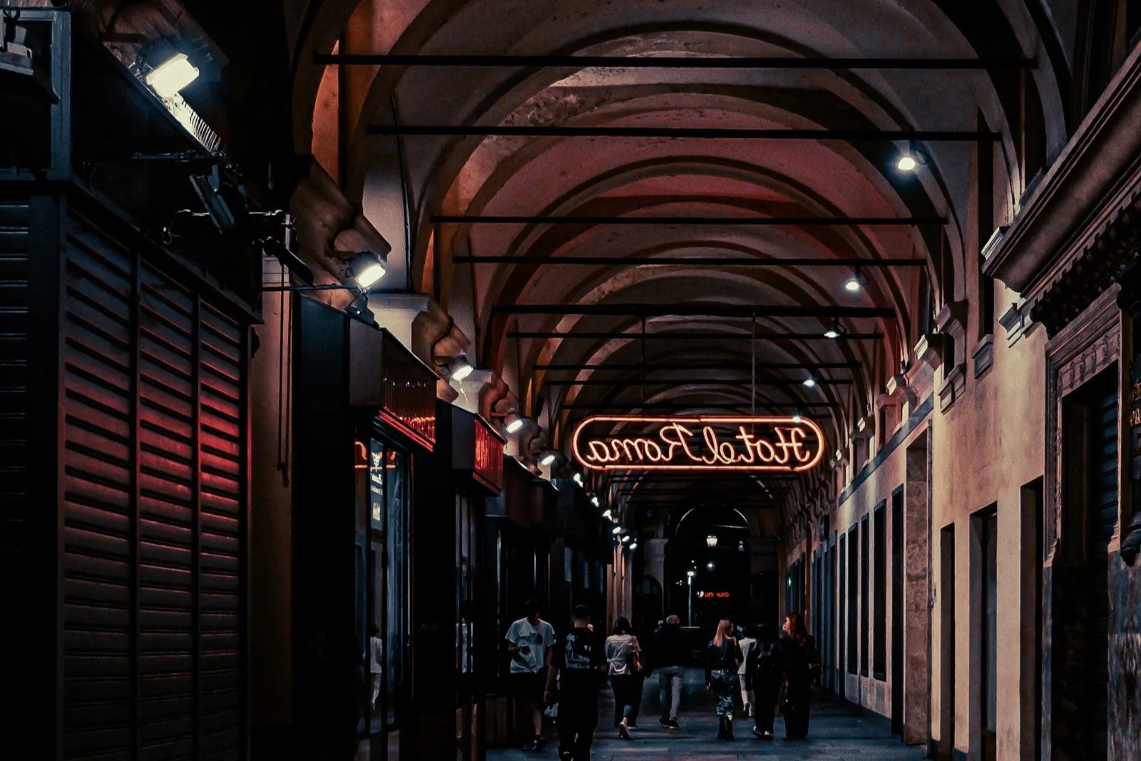 Sera sotto i portici di Torino